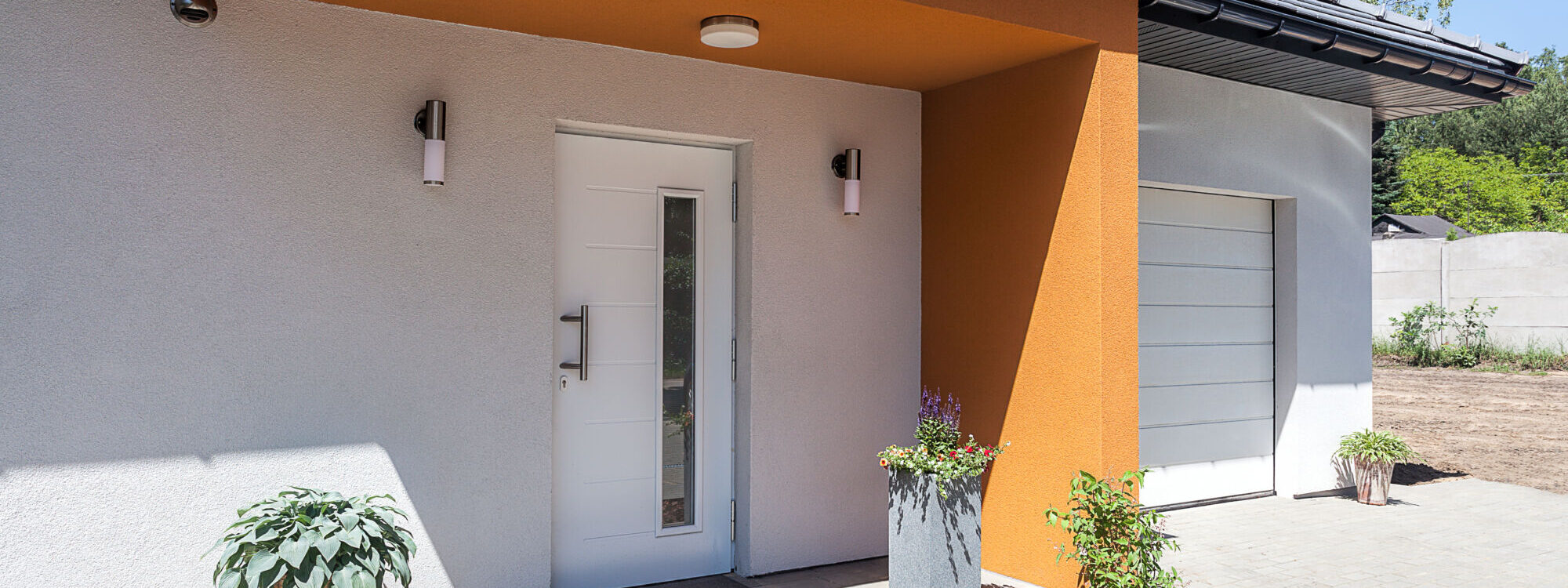 Installation de portes d&#8217;entrée sur mesure et portes de garage sectionnelles sur Colmar et Mulhouse Cernay
